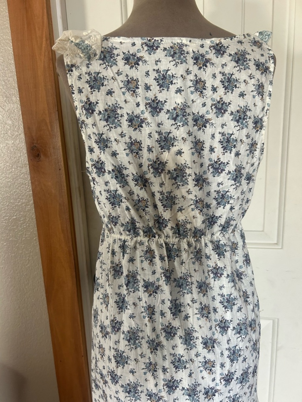 Dress - Picture 9 of 16